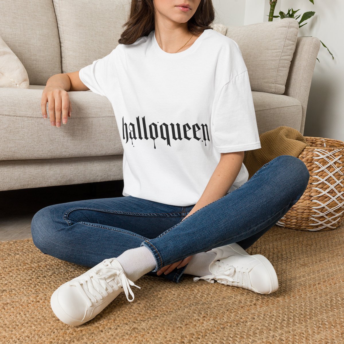 hallowqueen T-Shirt | Halloween gothic text tee